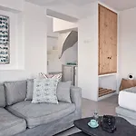 Elysian Santorini 3* Oia (Santorini)