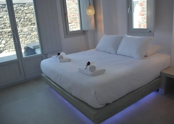 Elysian Santorini Hotel 3*