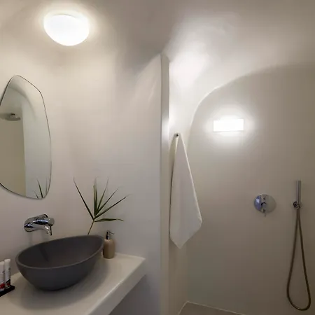 Elysian Santorini Hotel 3*