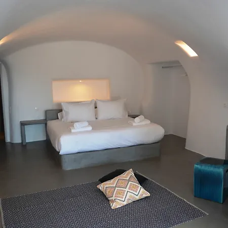 Elysian Santorini Oia