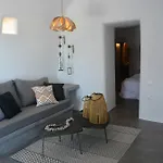 Elysian Santorini Hotel 3*