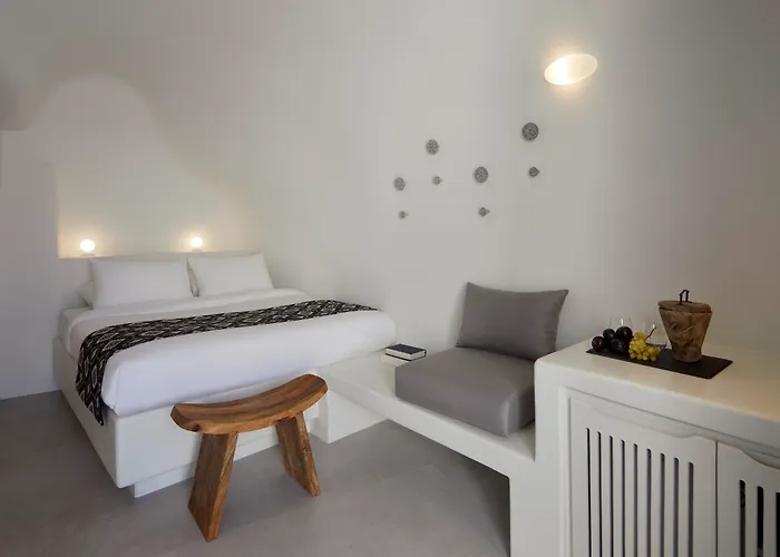 Elysian Santorini Oia