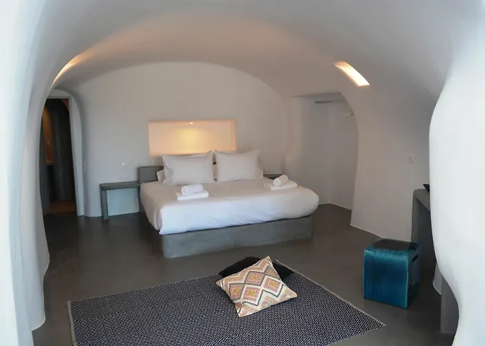 Elysian Santorini Oia